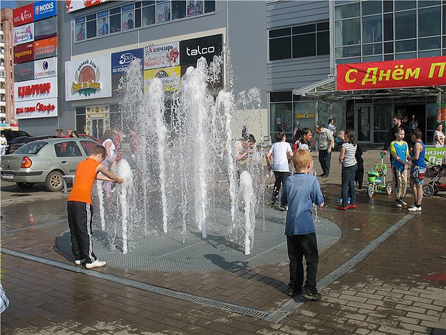 фонтан торговый центр авокадо в Костроме