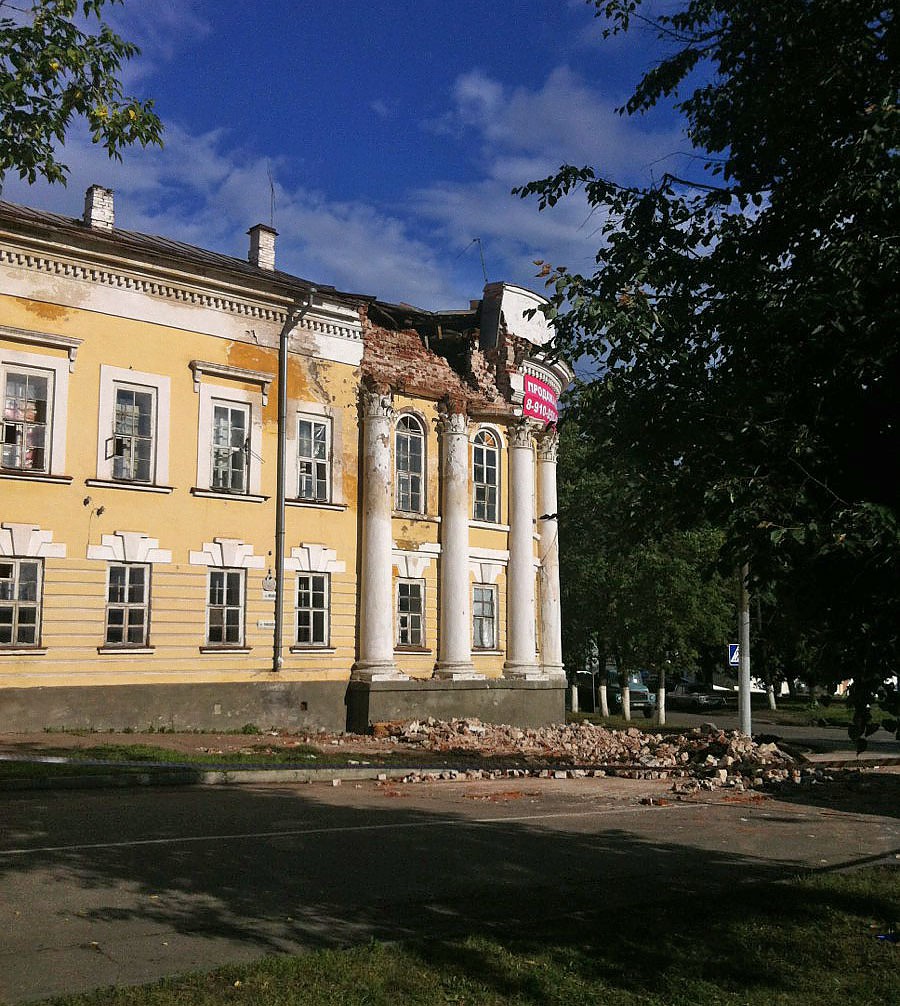 Обрушение исторического дома в Костроме