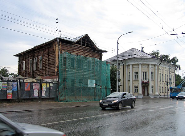 Реставрируется дом в Костроме
